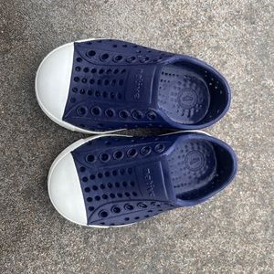 Native size C4 navy shoes